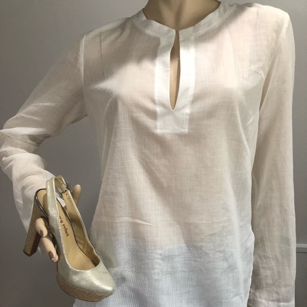 Banana Republic Blouse Top Color Ivory Size M.